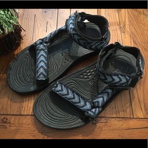 TEVA strap velcro sandals
